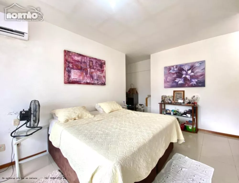 Casa à venda com 3 quartos, 194m² - Foto 1