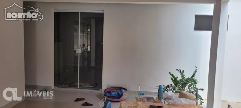 Casa à venda com 3 quartos, 250m² - Foto 2