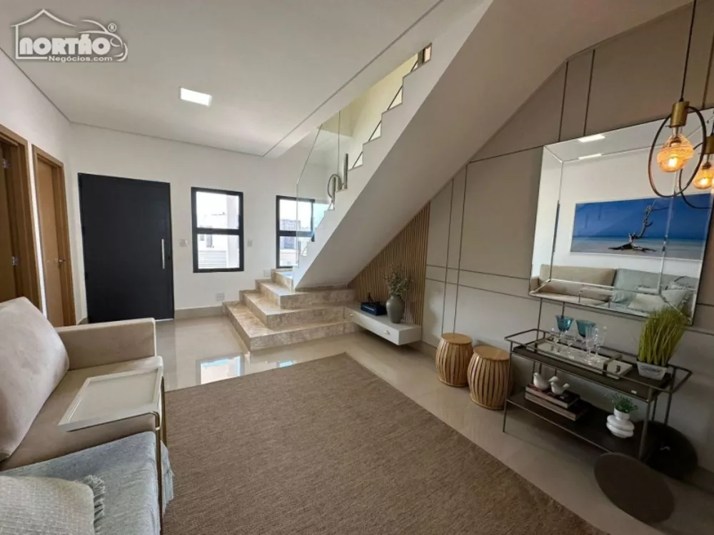 Casa à venda com 3 quartos, 138m² - Foto 2