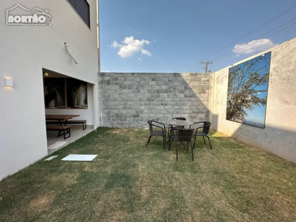 Casa à venda com 3 quartos, 138m² - Foto 3