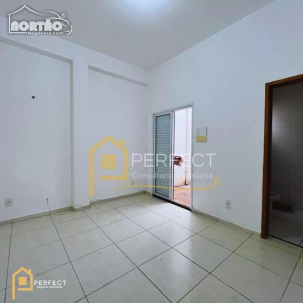 Casa à venda com 2 quartos, 70m² - Foto 2