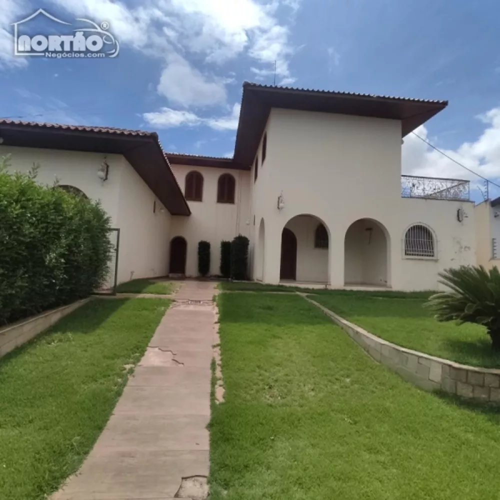 Casa à venda com 9 quartos, 610m² - Foto 1