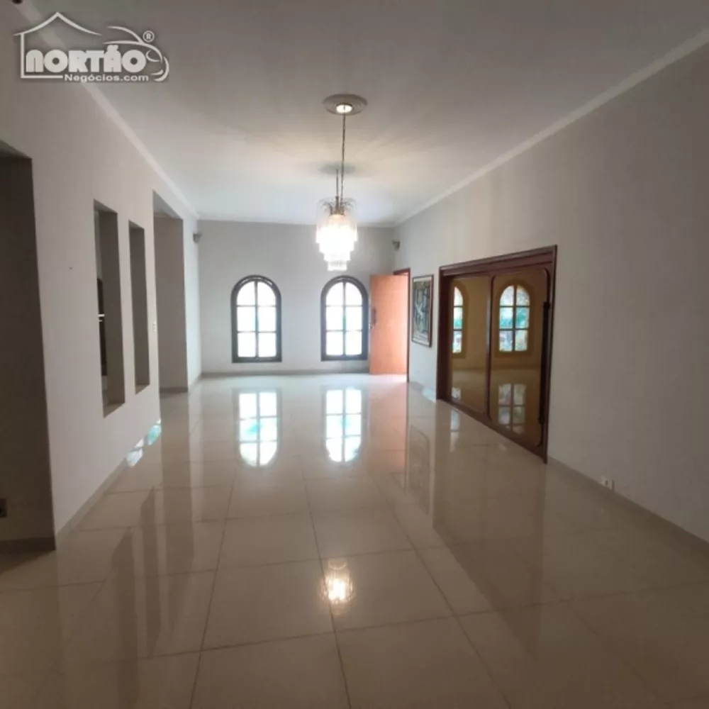 Casa à venda com 9 quartos, 610m² - Foto 2