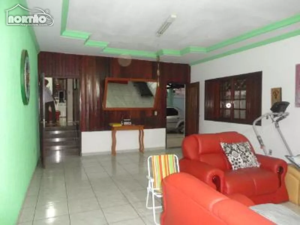 Casa à venda com 6 quartos, 300m² - Foto 1