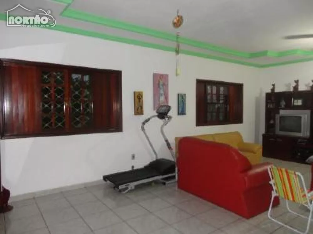 Casa à venda com 6 quartos, 300m² - Foto 2