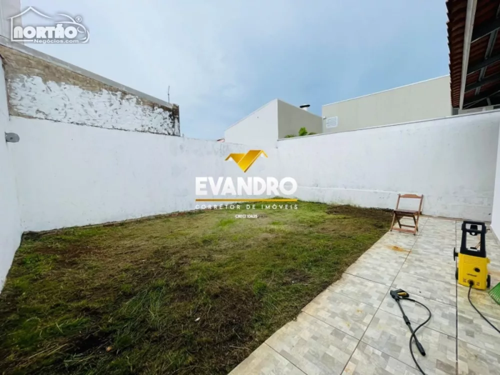 Casa à venda com 3 quartos, 98m² - Foto 4