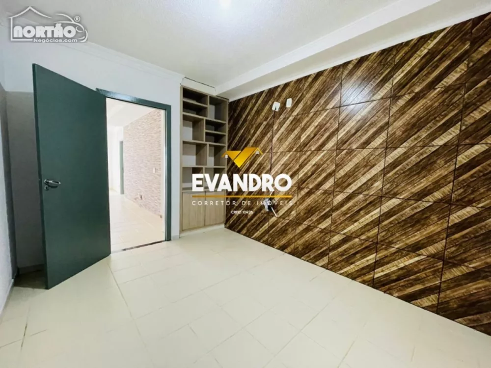 Casa à venda com 3 quartos, 98m² - Foto 1