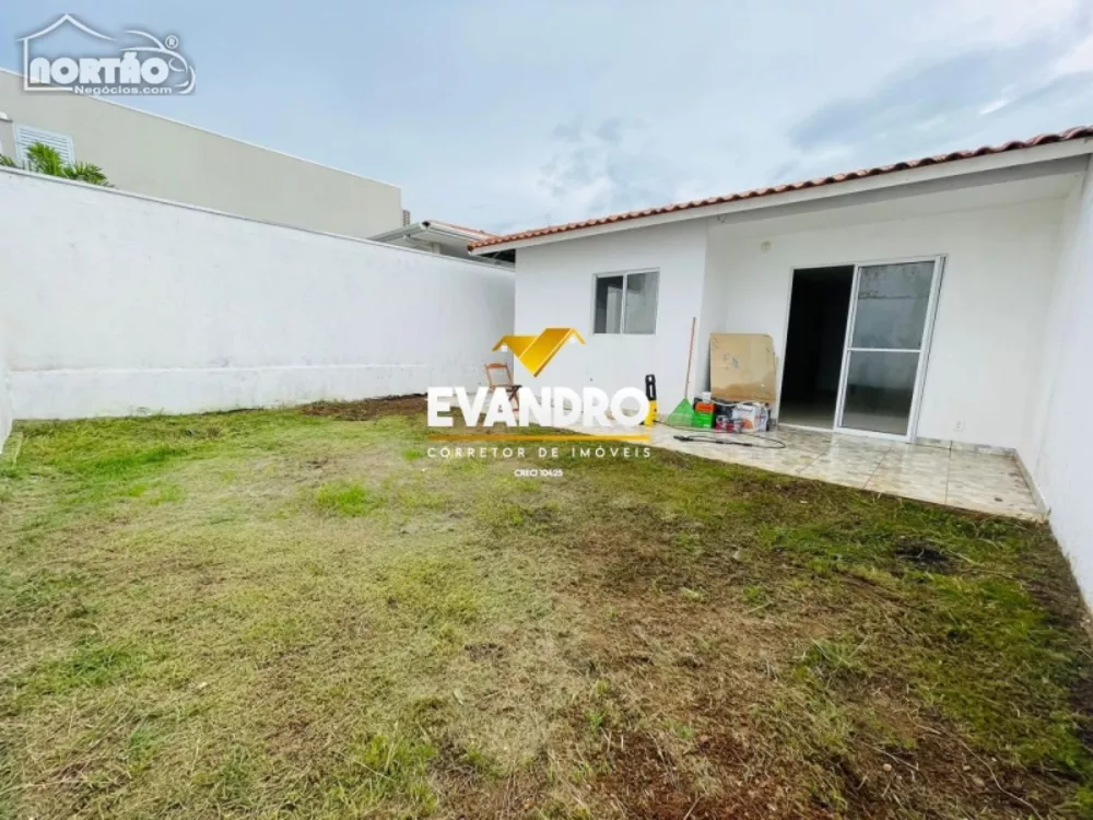 Casa à venda com 3 quartos, 98m² - Foto 3