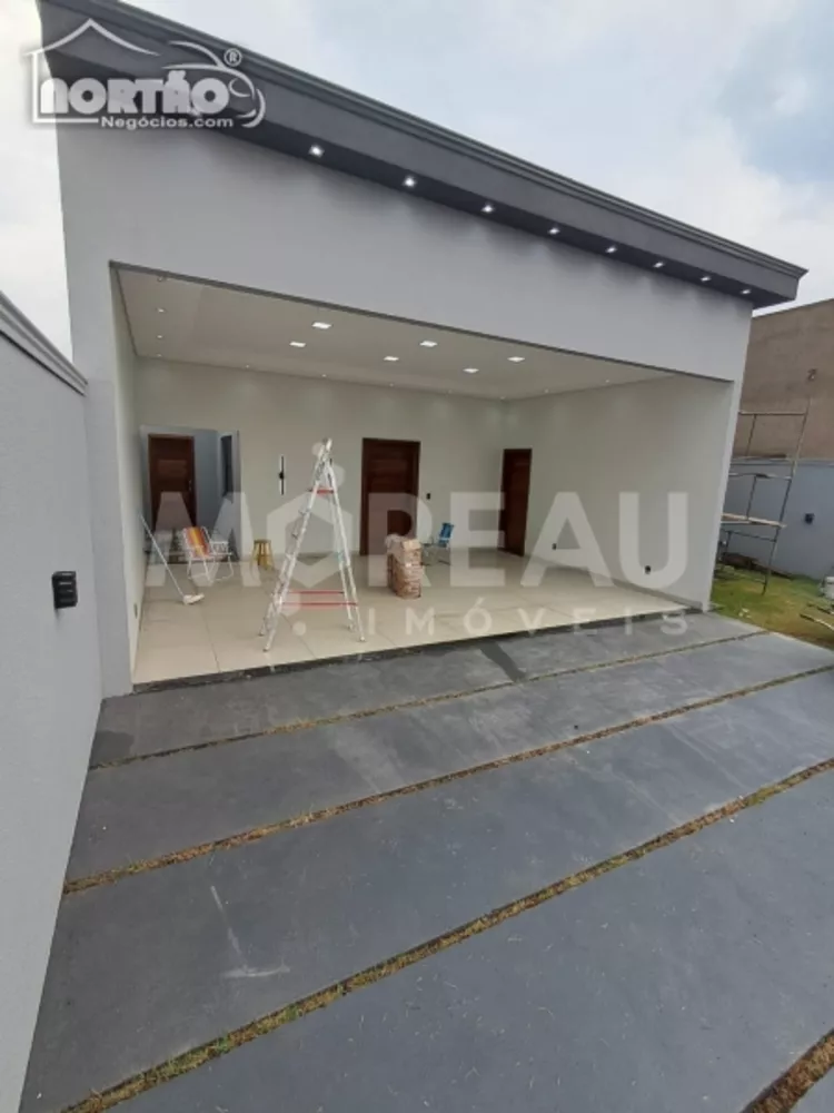 Casa à venda com 4 quartos, 197m² - Foto 1