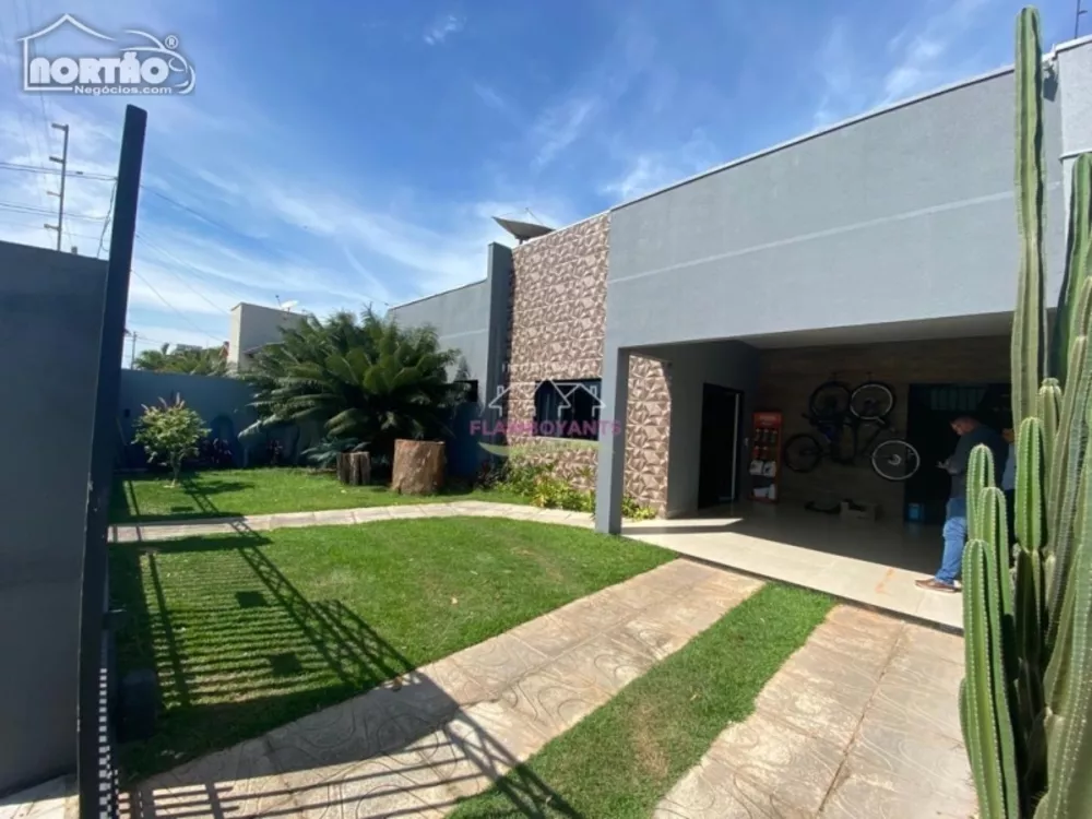 Casa à venda com 4 quartos, 180m² - Foto 2