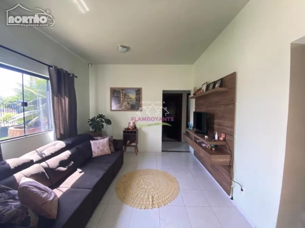 Casa à venda com 4 quartos, 180m² - Foto 3