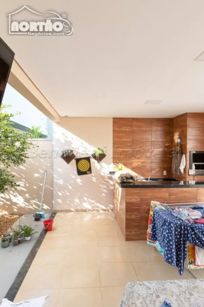 Casa à venda com 3 quartos, 180m² - Foto 1