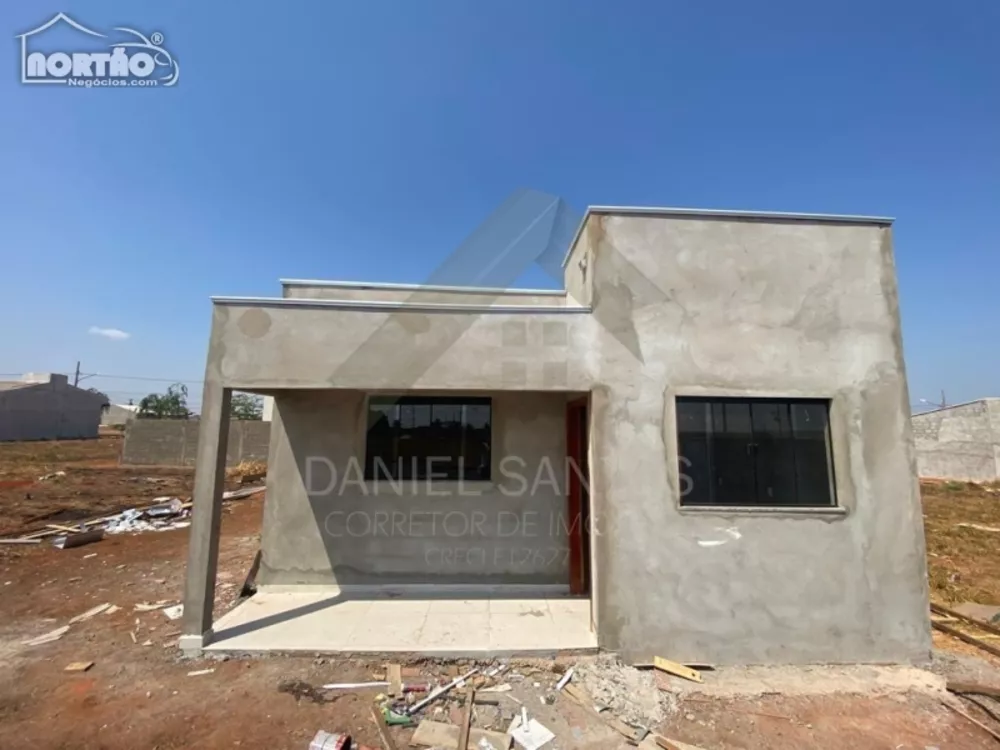 Casa à venda com 3 quartos, 56m² - Foto 1