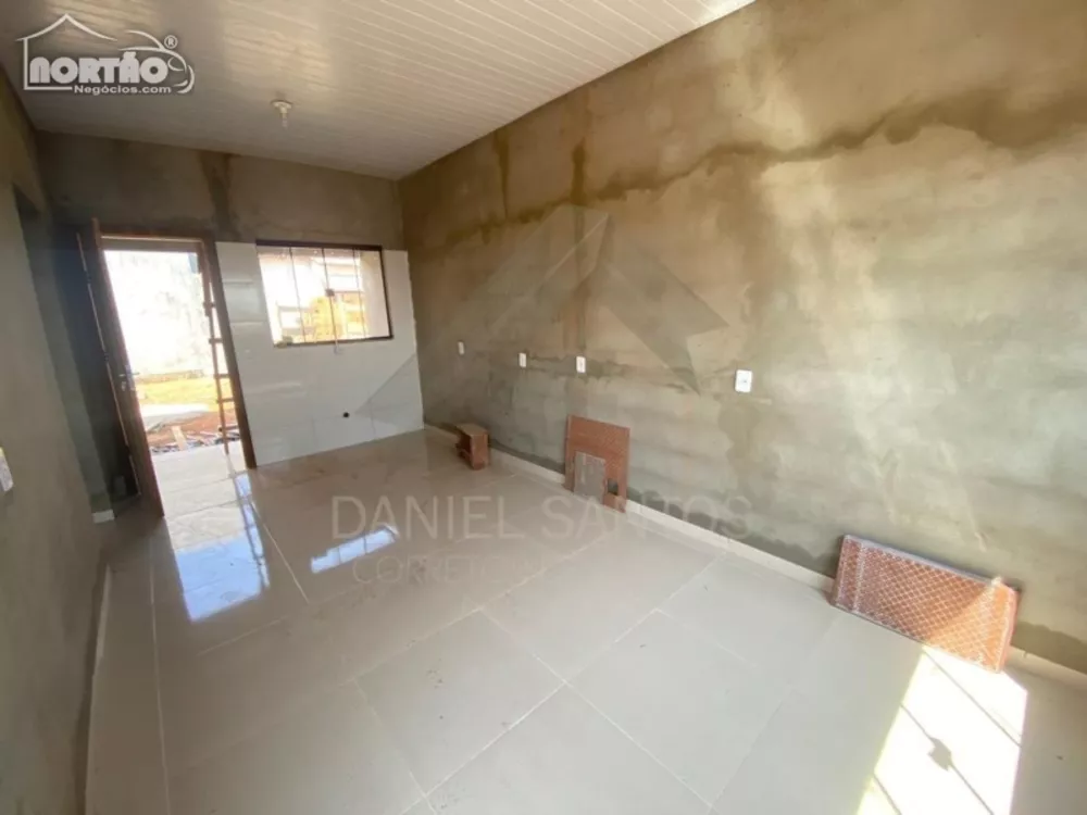 Casa à venda com 3 quartos, 56m² - Foto 2