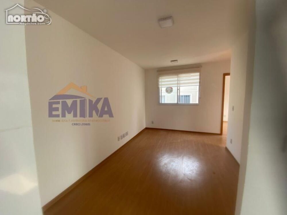 Casa à venda com 2 quartos, 52m² - Foto 2