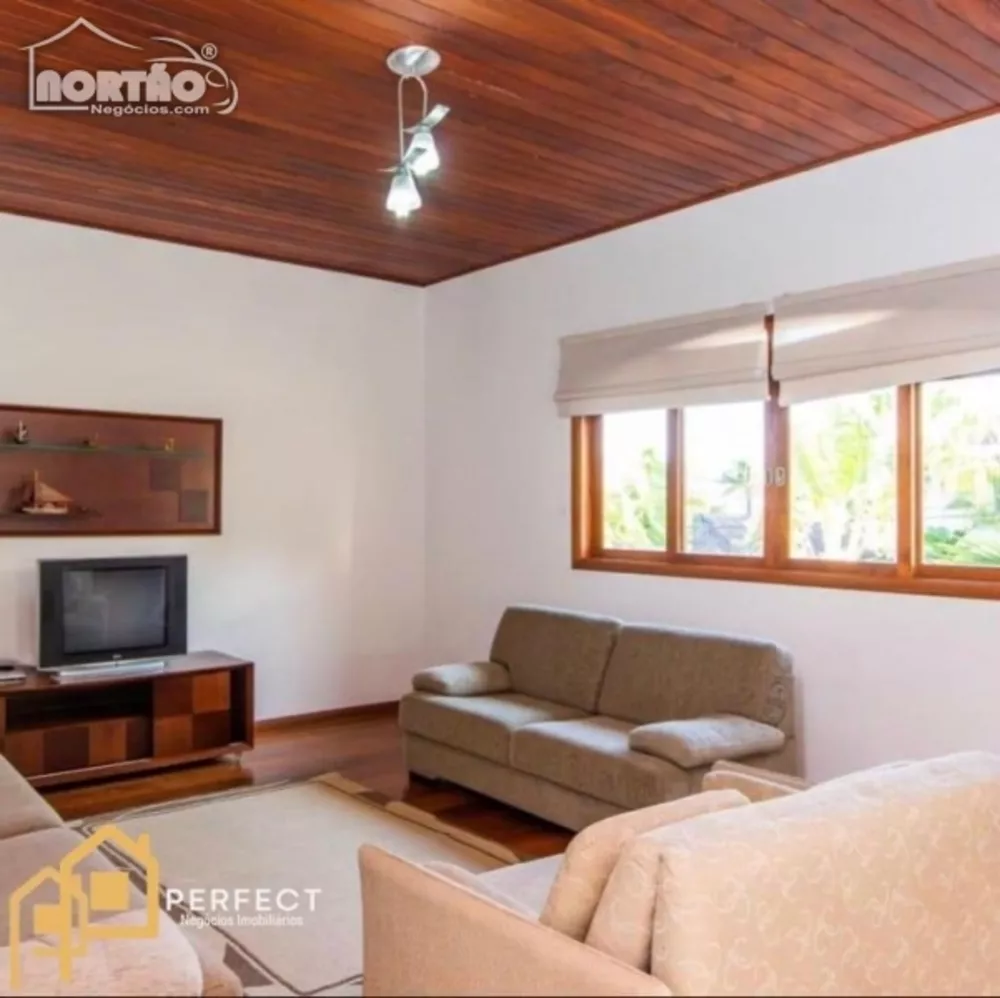 Casa à venda com 9 quartos, 600m² - Foto 4