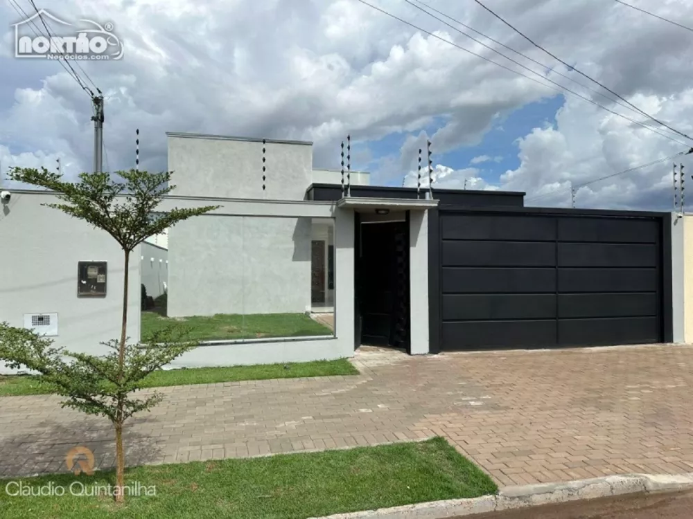 Casa à venda com 4 quartos, 251m² - Foto 2