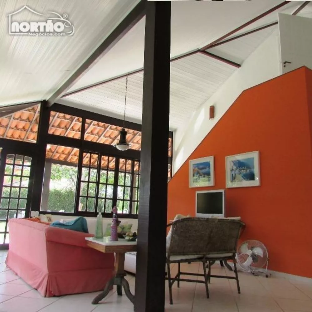 Casa à venda com 5 quartos, 195m² - Foto 2