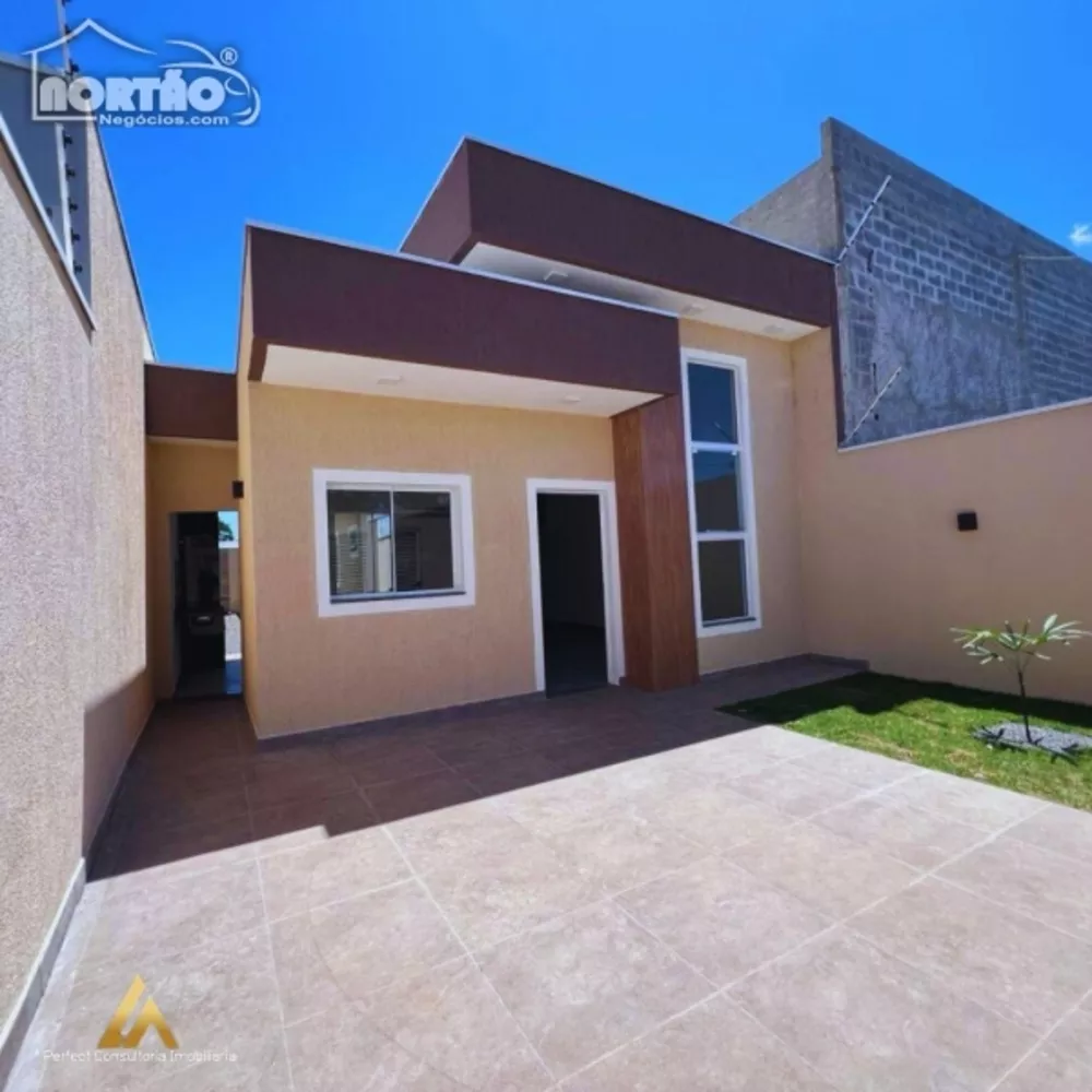 Casa à venda com 4 quartos, 90m² - Foto 1