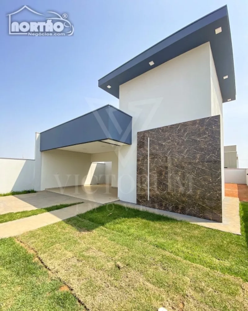 Casa à venda com 2 quartos, 151m² - Foto 1