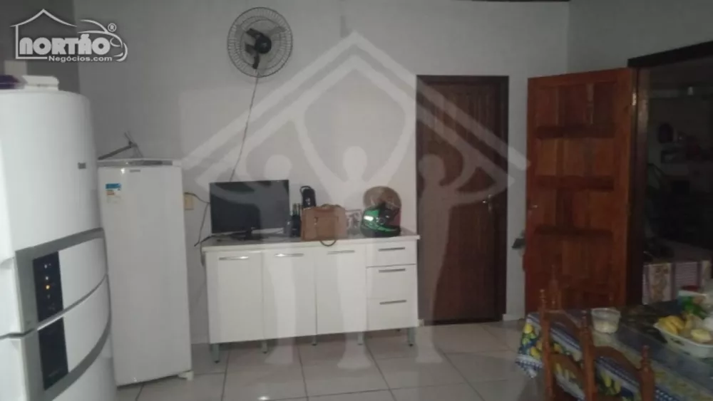 Casa à venda com 4 quartos, 190m² - Foto 1