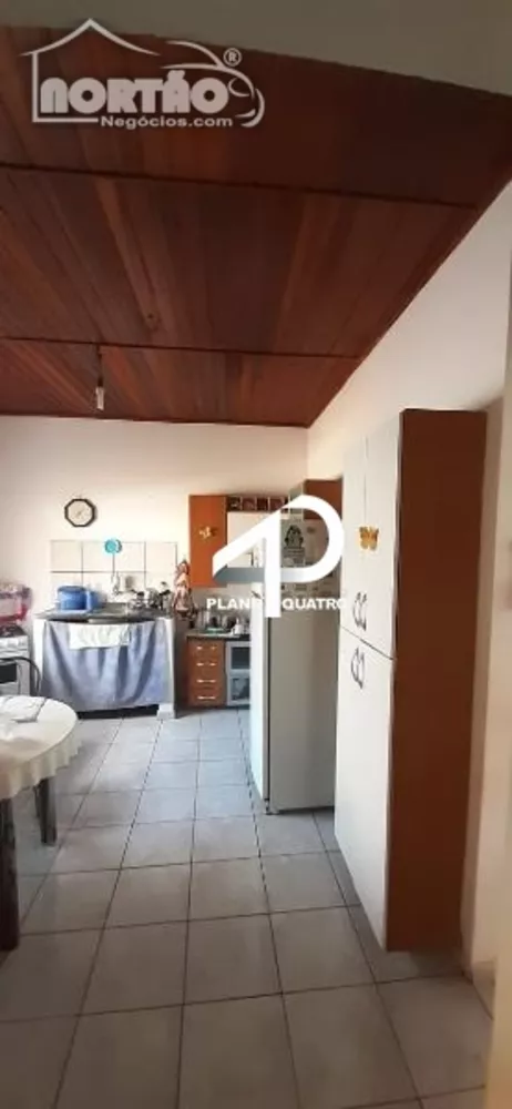 Casa à venda com 3 quartos, 156m² - Foto 2