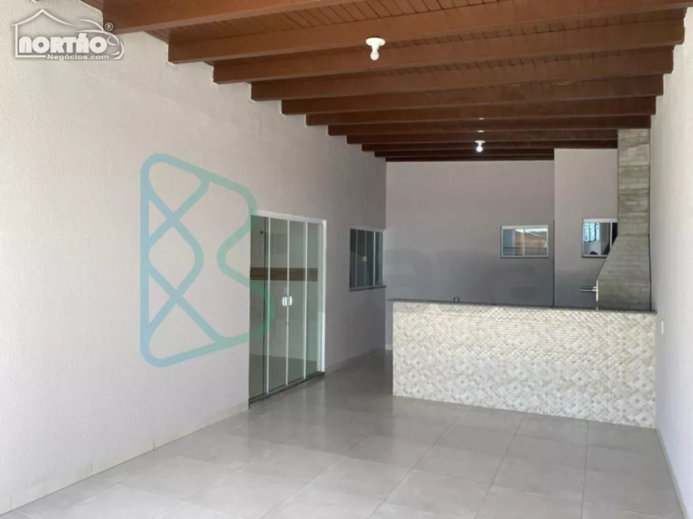 Casa à venda com 3 quartos, 170m² - Foto 2