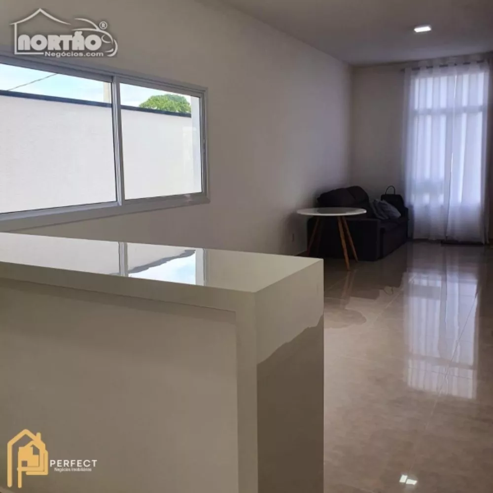 Casa à venda com 4 quartos, 130m² - Foto 4