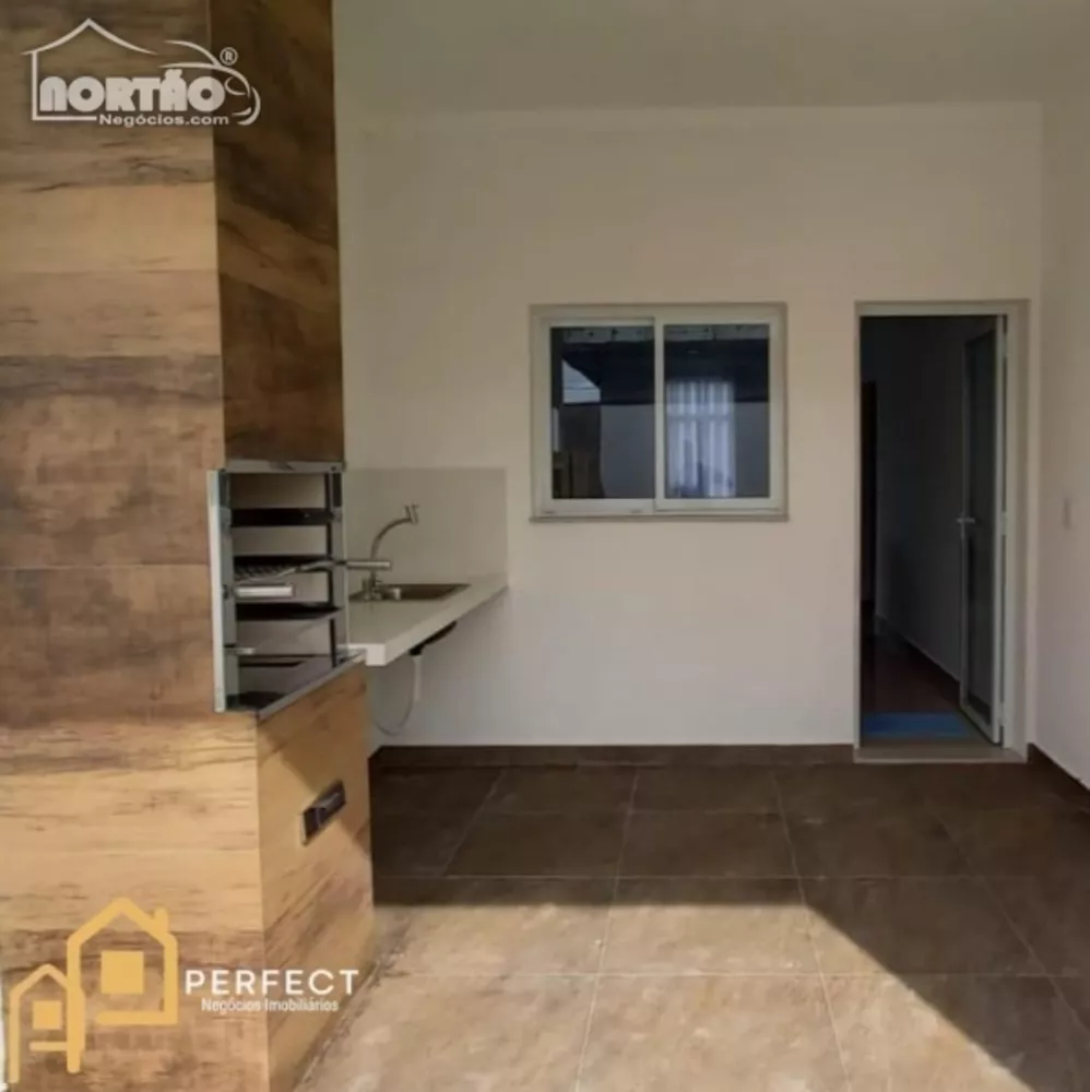 Casa à venda com 4 quartos, 130m² - Foto 1