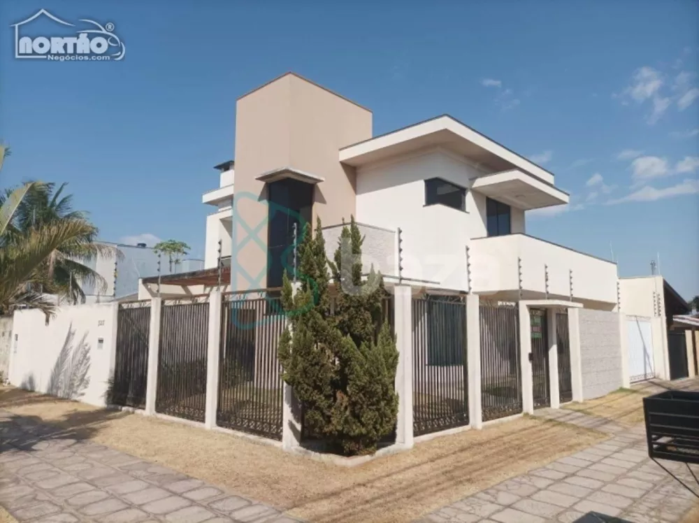 Casa à venda com 4 quartos, 207m² - Foto 1