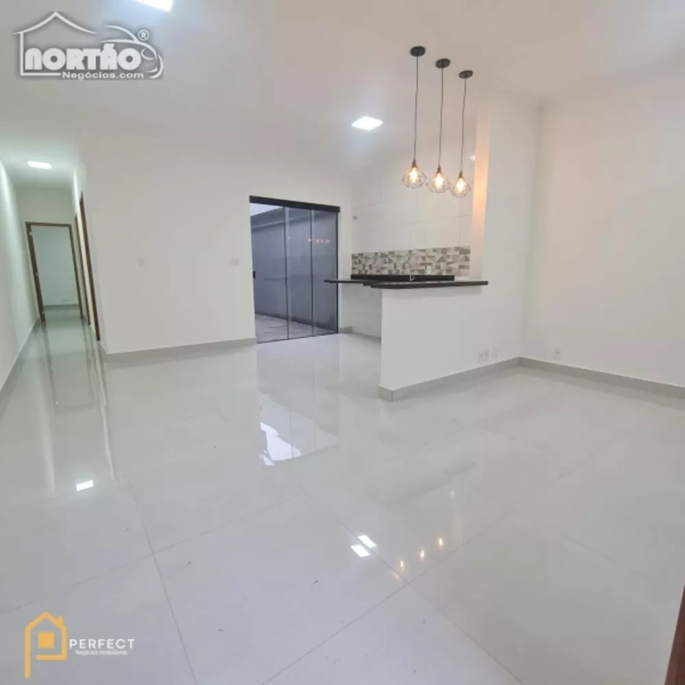 Casa à venda com 2 quartos, 70m² - Foto 3