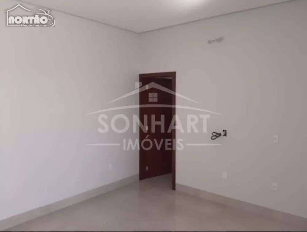 Casa à venda com 3 quartos, 66m² - Foto 4