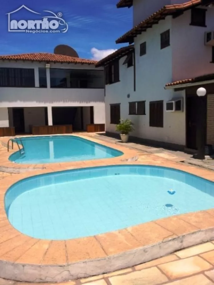 Casa à venda com 6 quartos, 235m² - Foto 2