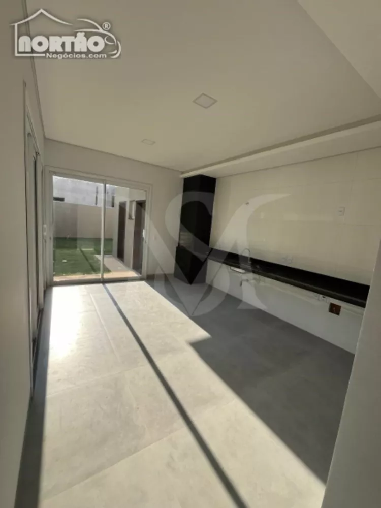 Casa à venda com 4 quartos, 136m² - Foto 3