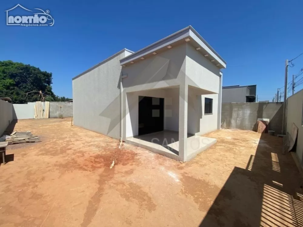 Casa à venda com 2 quartos, 77m² - Foto 1