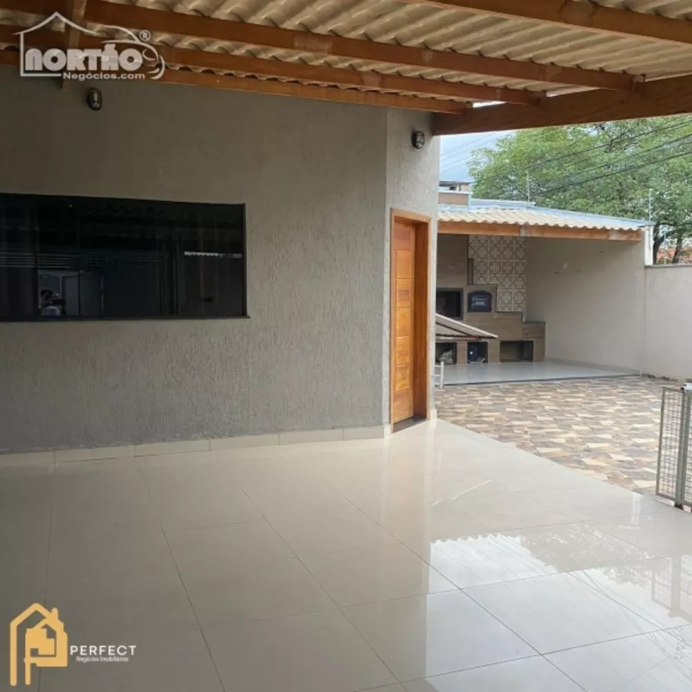 Casa à venda com 3 quartos, 155m² - Foto 1