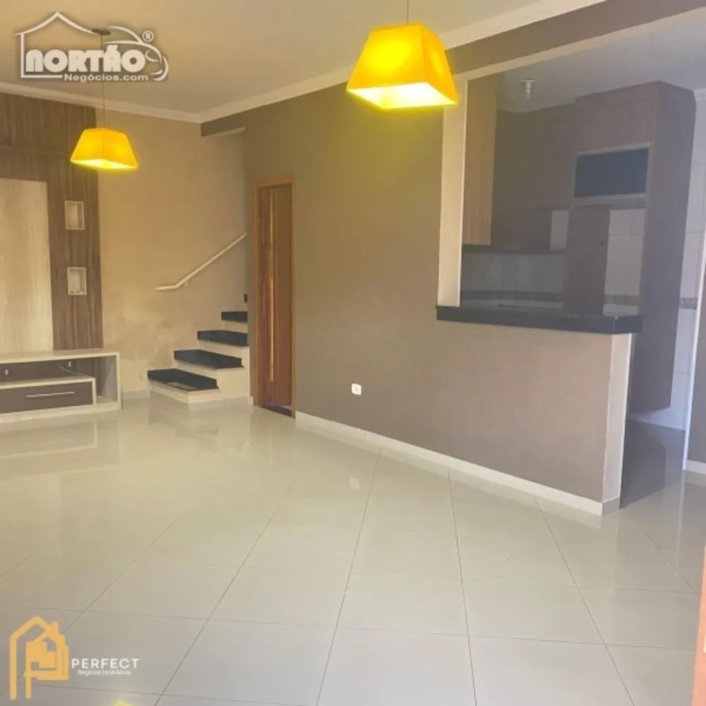 Casa à venda com 3 quartos, 155m² - Foto 2