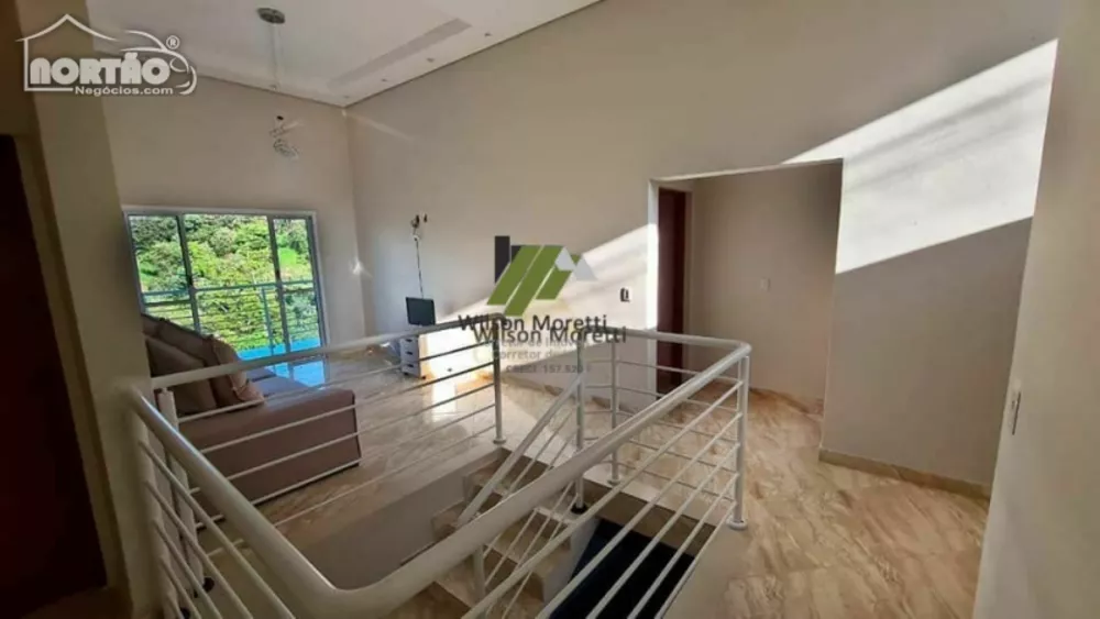 Casa à venda com 5 quartos, 246m² - Foto 2