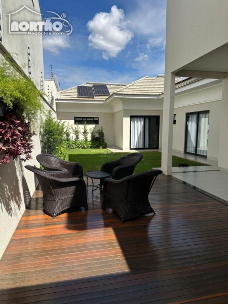 Casa à venda com 3 quartos, 207m² - Foto 2