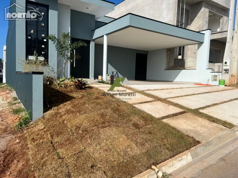 Casa à venda com 5 quartos, 158m² - Foto 2