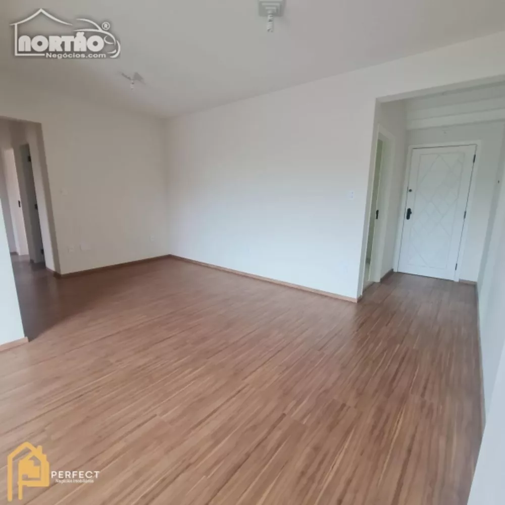 Casa à venda com 4 quartos, 102m² - Foto 2