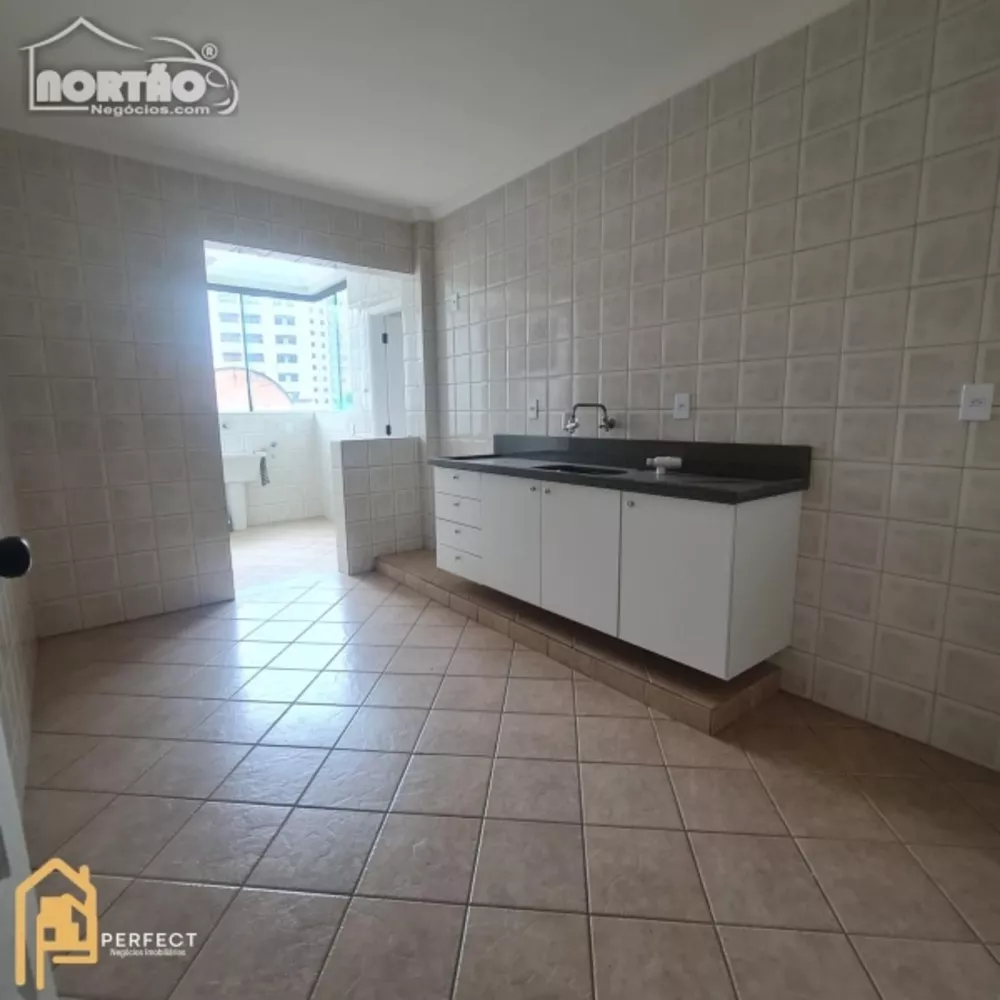 Casa à venda com 4 quartos, 102m² - Foto 3