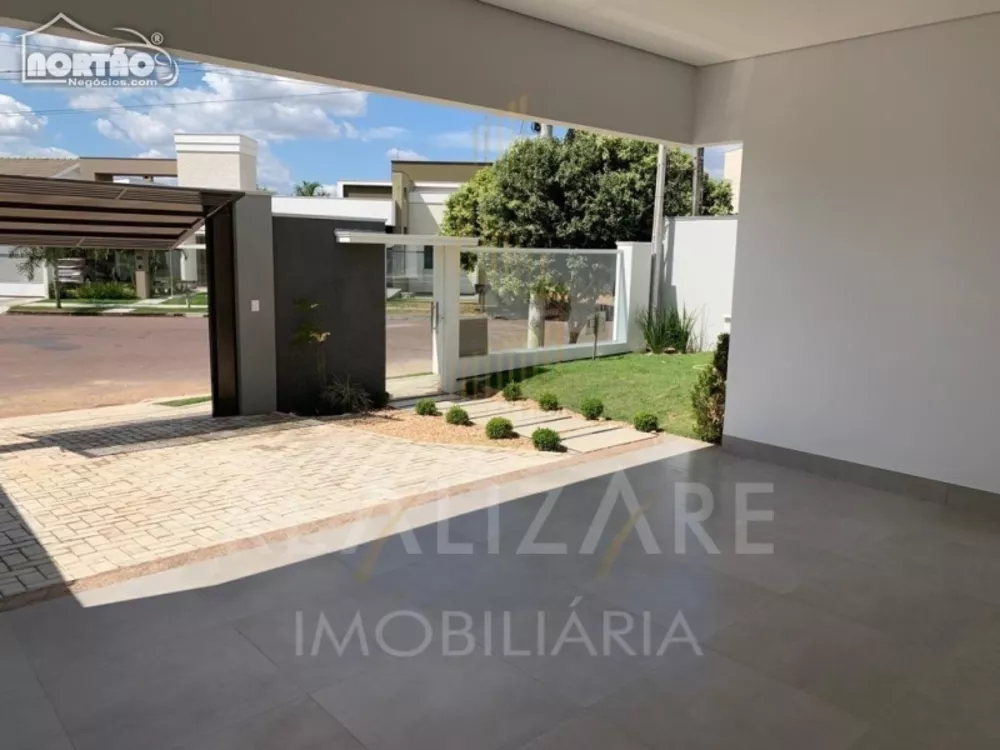 Casa à venda com 3 quartos, 209m² - Foto 2