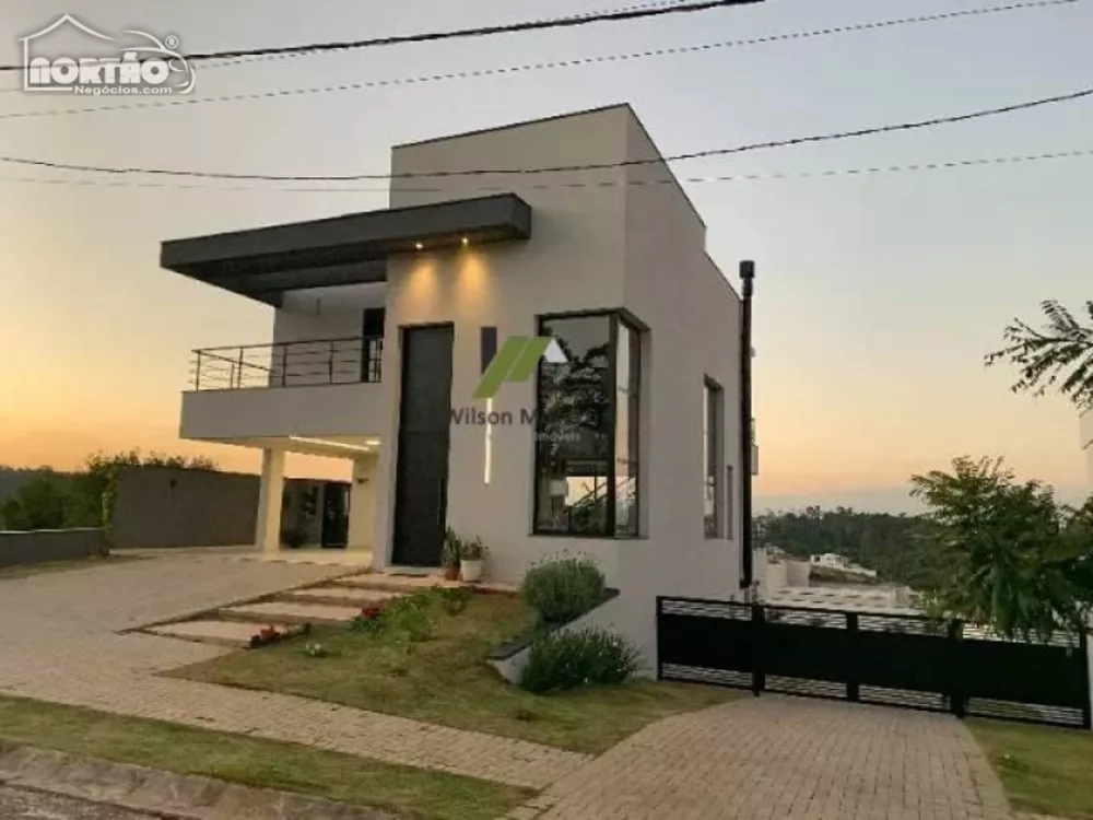 Casa à venda com 5 quartos, 328m² - Foto 1