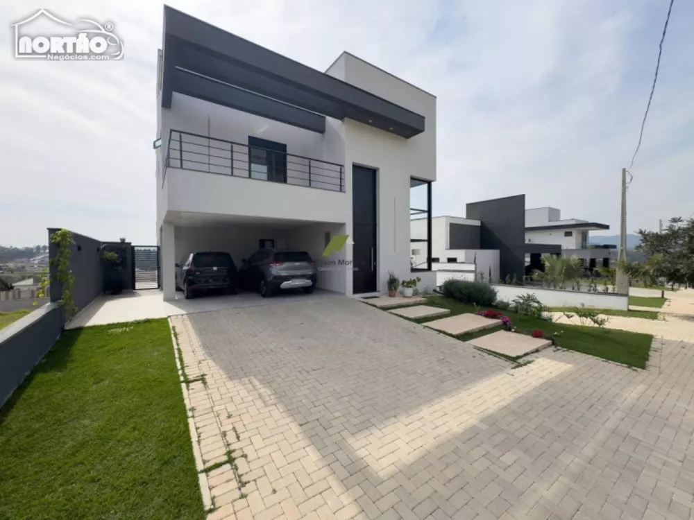 Casa à venda com 5 quartos, 328m² - Foto 2