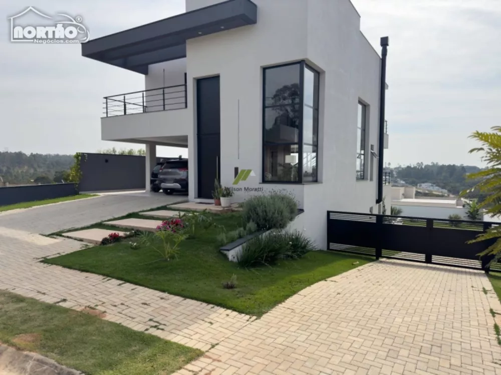 Casa à venda com 5 quartos, 328m² - Foto 4