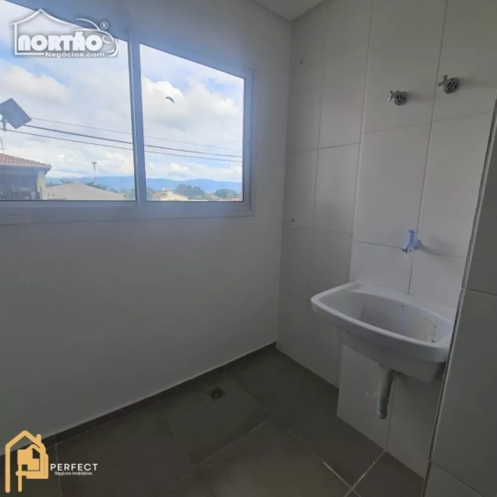 Casa à venda com 3 quartos, 75m² - Foto 5