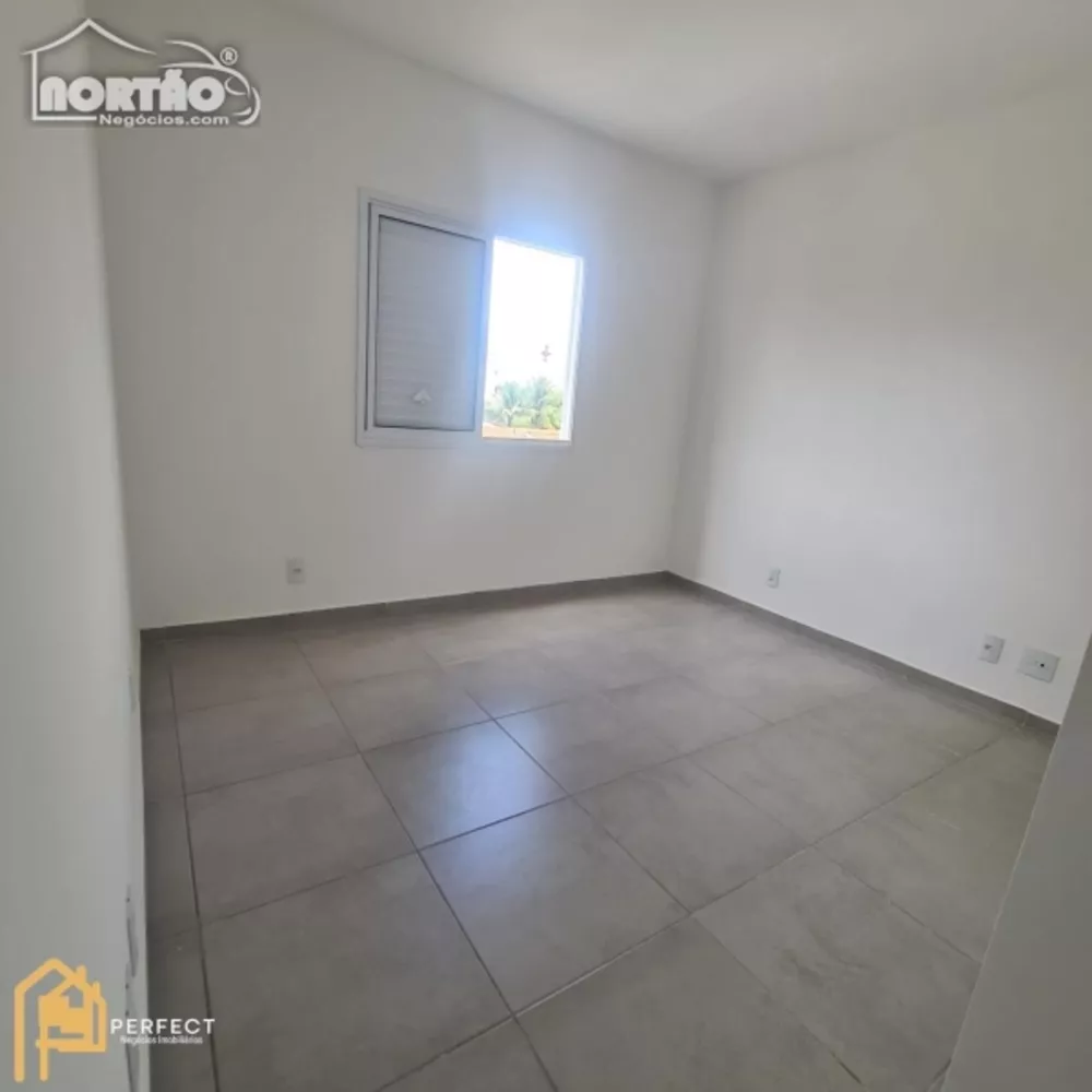 Casa à venda com 3 quartos, 75m² - Foto 2