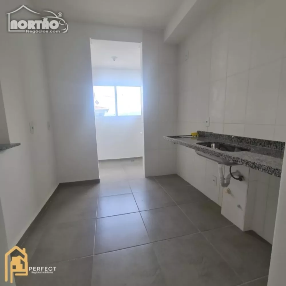 Casa à venda com 3 quartos, 75m² - Foto 1