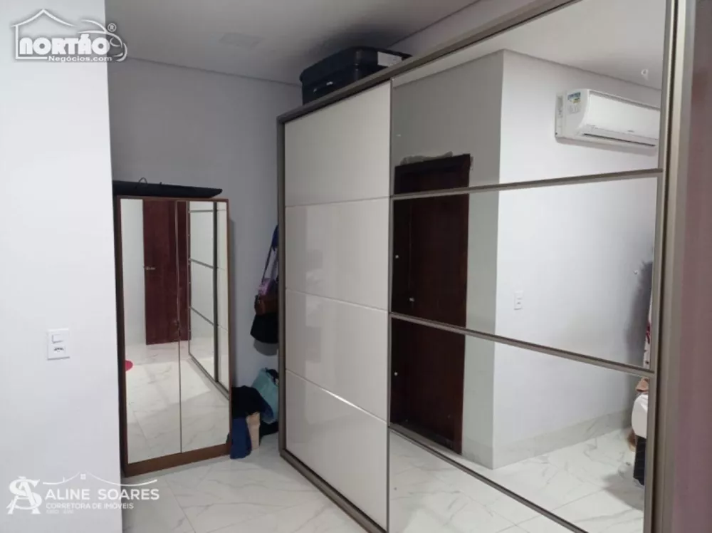 Casa à venda com 4 quartos, 133m² - Foto 2